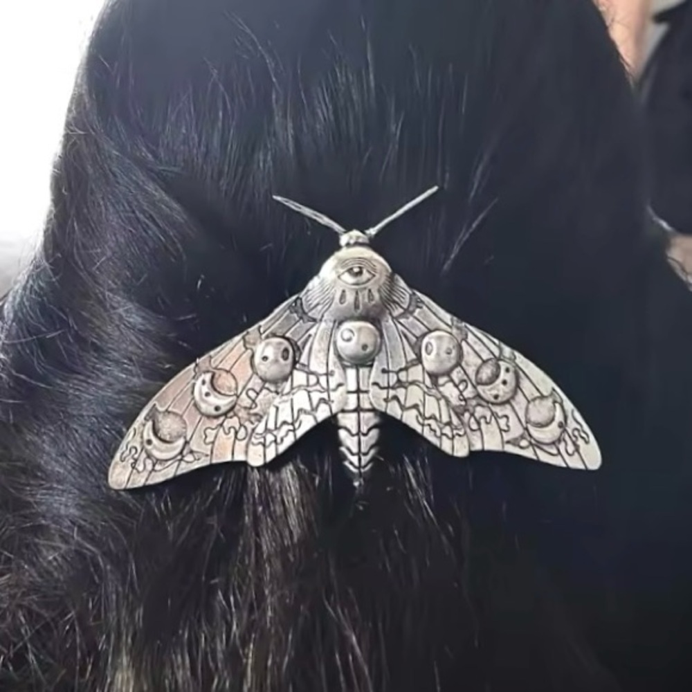 ✨Free People Lunar Phase Silver Moth Hair Clip - Picture 8 of 8